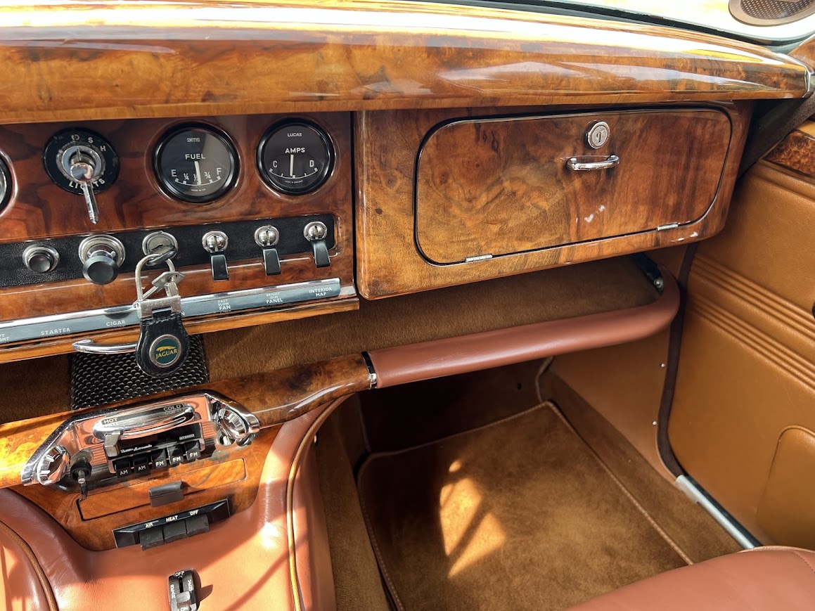 Jaguar 3.8S Sedan 10