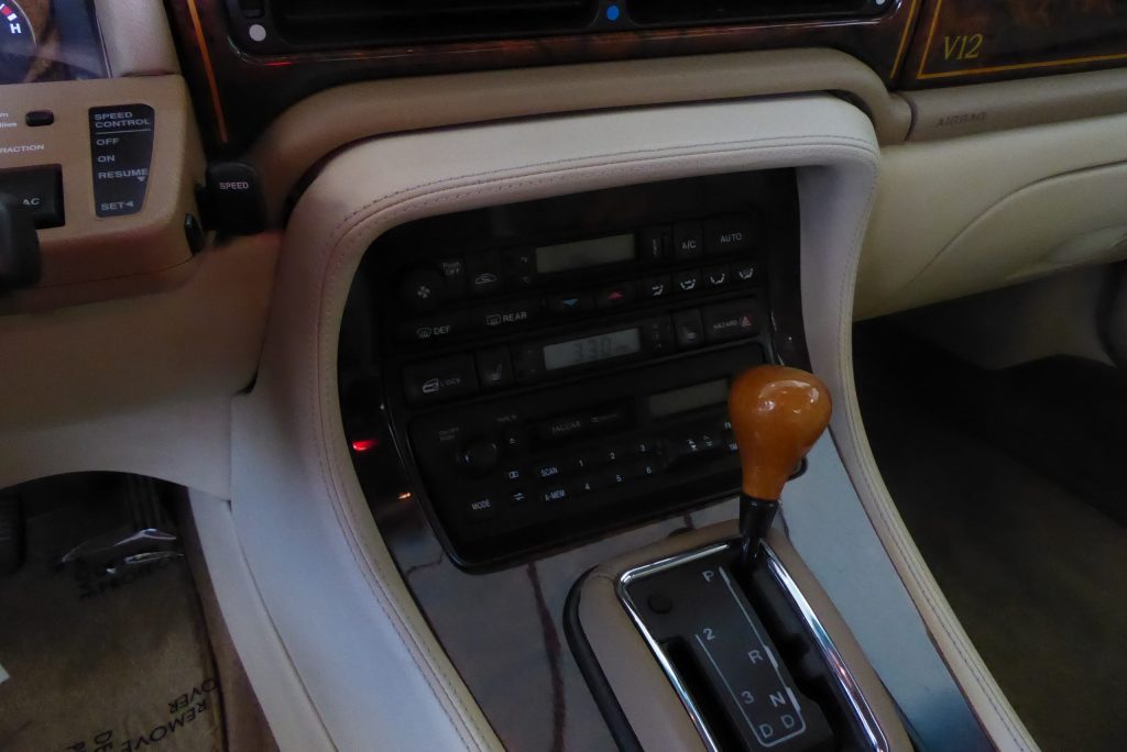 Jaguar XJ12L Gold 02192025 (10)